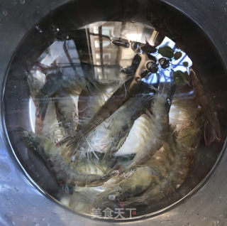 青豆炒虾仁的做法步骤：1