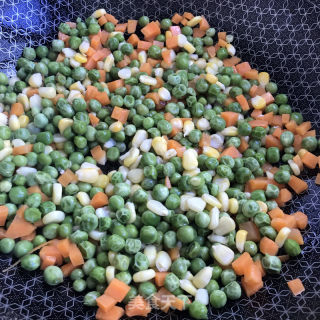 青豆炒虾仁的做法步骤：6