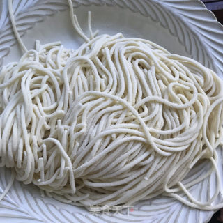 麻酱凉面的做法步骤：1