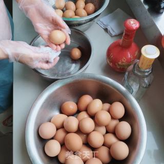家常腌咸鸡蛋的做法步骤：1