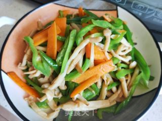 胡萝卜青椒炒白玉菇的做法步骤：10