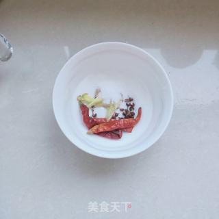 椒香烤花生米的做法步骤：2
