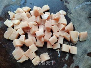 香煎土豆鸡胸肉的做法步骤：1