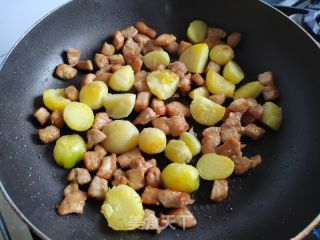 香煎土豆鸡胸肉的做法步骤：6