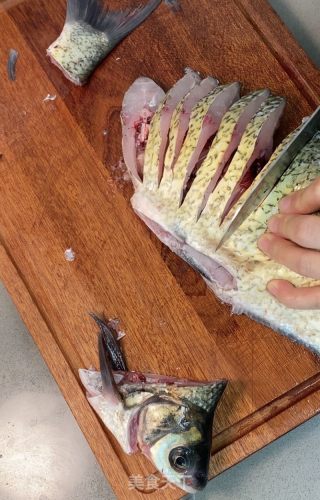 孔雀开屏鱼的做法步骤：1