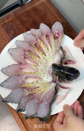 孔雀开屏鱼的做法步骤：2