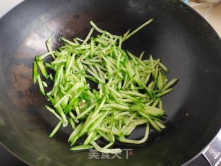 黄瓜丝豆腐鸡蛋汤的做法步骤：5