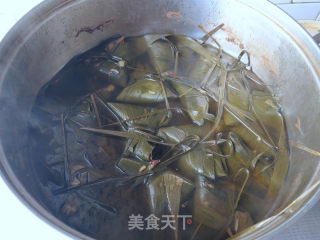 咸蛋黄鲜肉粽的做法步骤：9