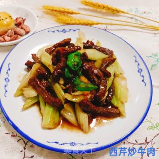 西芹炒牛肉的做法