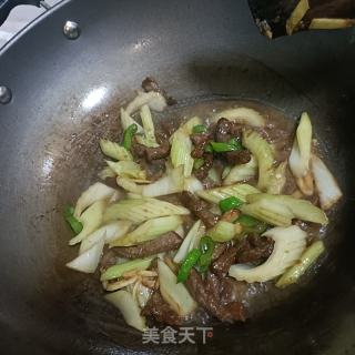 西芹炒牛肉的做法步骤：10