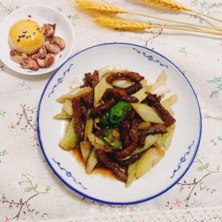 西芹炒牛肉的做法步骤：12
