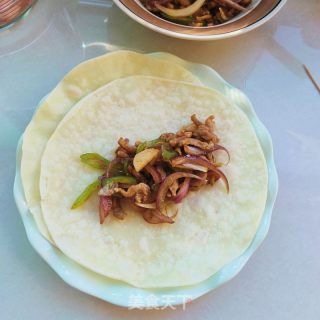 洋葱肉丝卷饼的做法步骤：11