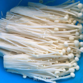 培根金针菇卷的做法步骤：1
