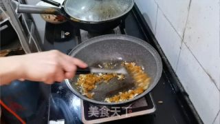 榨菜蛋炒饭的做法步骤：3