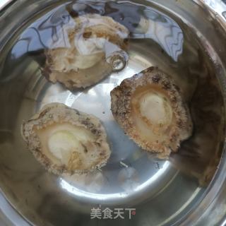 胡萝卜金针菇拌鲍鱼的做法步骤：1