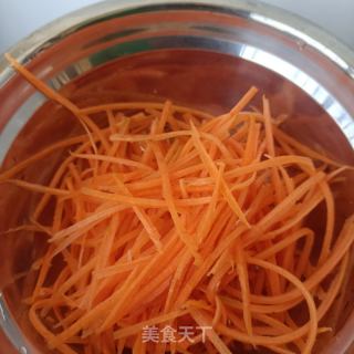 胡萝卜金针菇拌鲍鱼的做法步骤：5
