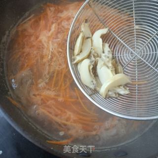 胡萝卜金针菇拌鲍鱼的做法步骤：9