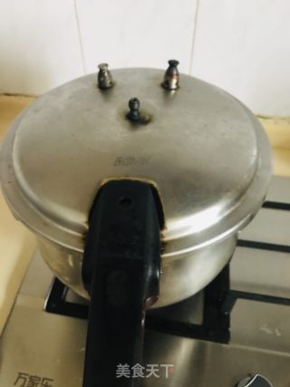 红烧花胶捞饭的做法步骤：1