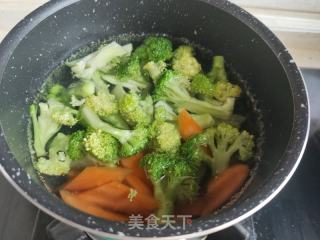 木耳腐竹拌西蓝花的做法步骤：3