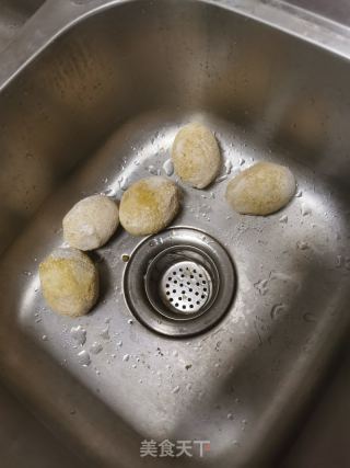 烧椒皮蛋的做法步骤：1