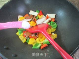 彩椒炒香干的做法步骤：7