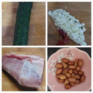 滑肉拌青瓜的做法步骤：1