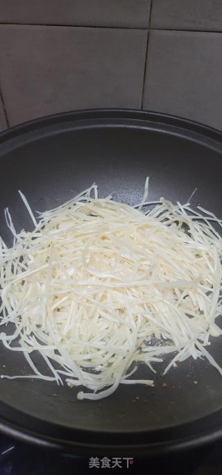 香菇蚝油炒金针菇的做法步骤：4
