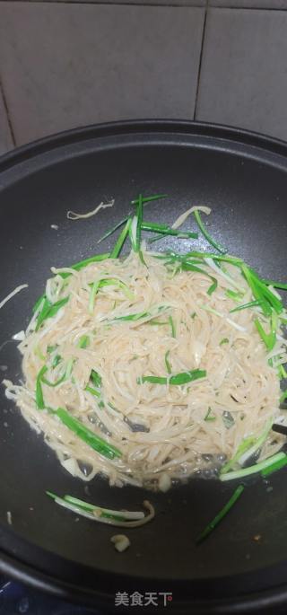 香菇蚝油炒金针菇的做法步骤：6