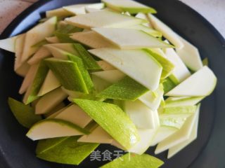 西葫芦炒肉片的做法步骤：2