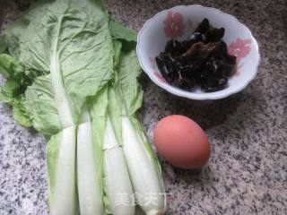 黑木耳鸡蛋炒毛毛菜的做法步骤：1
