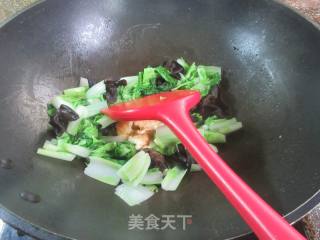 黑木耳鸡蛋炒毛毛菜的做法步骤：10