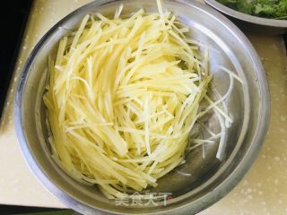 青椒炒土豆丝的做法步骤：4