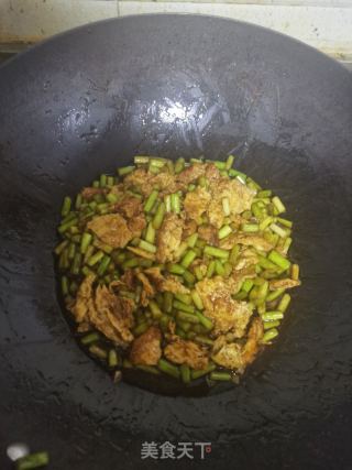 蒜苔炒鸡蛋的做法步骤：5