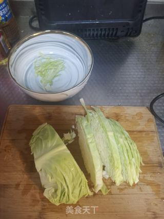 包菜炒粉条的做法步骤：2