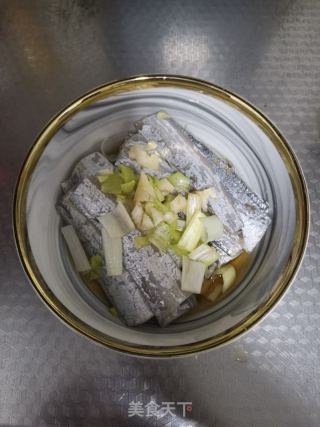 红烧带鱼的做法步骤：3