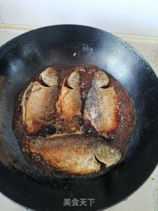 红烧鲫鱼的做法步骤：5