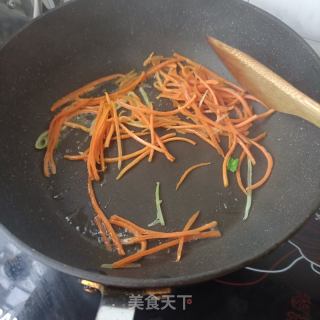 莴苣胡萝卜炒鲍鱼的做法步骤：3