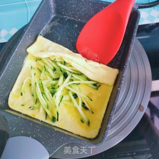 黄瓜鸡蛋卷的做法步骤：5
