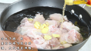 沙姜香菜凉拌猪蹄的做法步骤：2