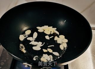番茄汁焖黄鱼块的做法步骤：3