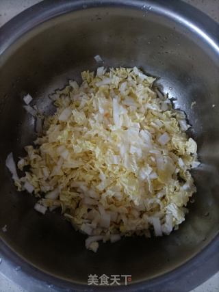 白菜素馅水饺的做法步骤：1