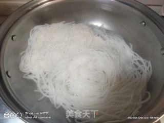 鸭肉煮米粉的做法步骤：4