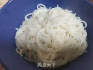 鸭肉煮米粉的做法步骤：6