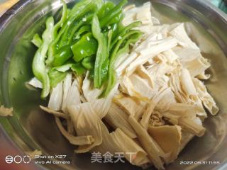 腊肉炒腐竹的做法步骤：2