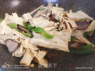 腊肉炒腐竹的做法步骤：5