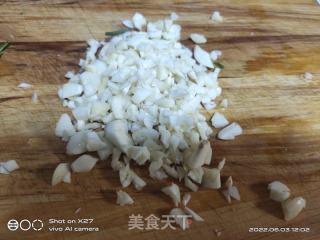 蒜香空心菜的做法步骤：1