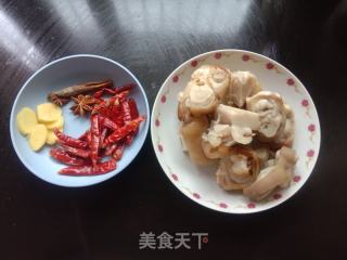 香辣猪蹄的做法步骤：1