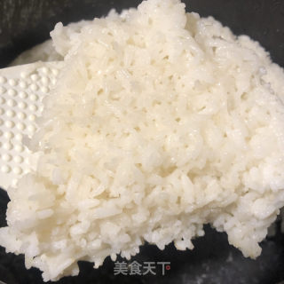黄金蛋炒饭的做法步骤：1