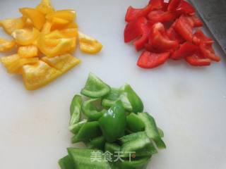彩椒炒花菜的做法步骤：2