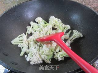 彩椒炒花菜的做法步骤：3